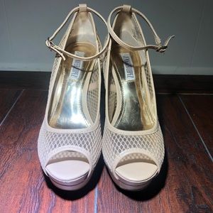 ‼️NEW‼️ Women’s Beige Stilleto Jennifer Lopez